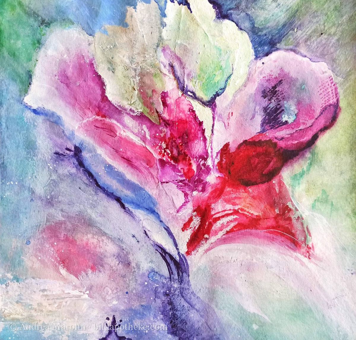 Aquarell: eine kräftige Blüte in Pink und Rot auf Blau und Grün