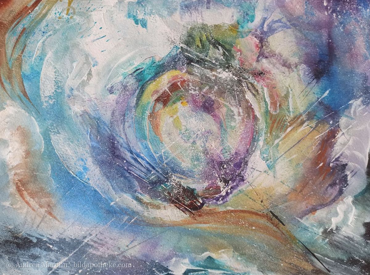 Aquarell: ein kraftvoller Strudel mit einem bunten, leuchtenden Kern